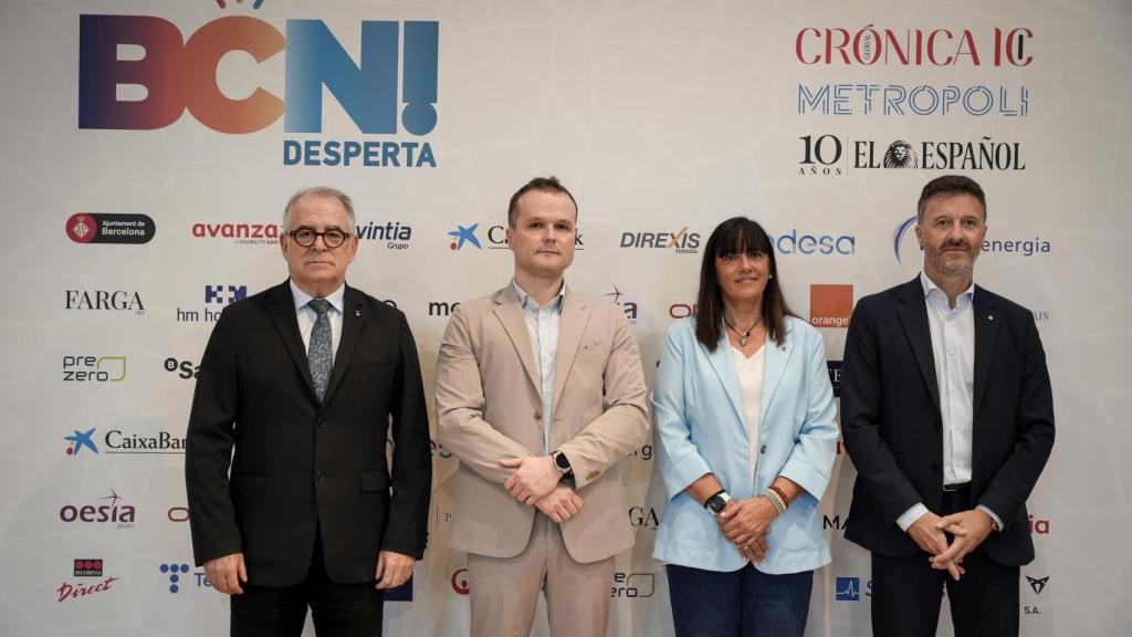 El teniente de alcalde Jordi Valls; el director de Crónica Global, Ignasi Jorro; la diputada presidenta del área de Urbanismo y Vivienda de la Diputación Gemma Badia, asimismo alcaldesa de Gavà; y el secretario de Territorio Víctor Puga.