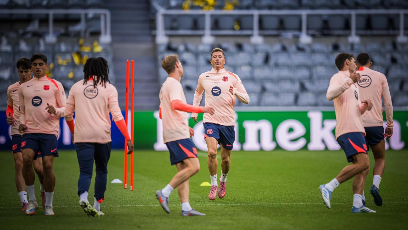 Las tres grandes sorpresas de Hansi Flick en el once del Barça para asaltar St James Park