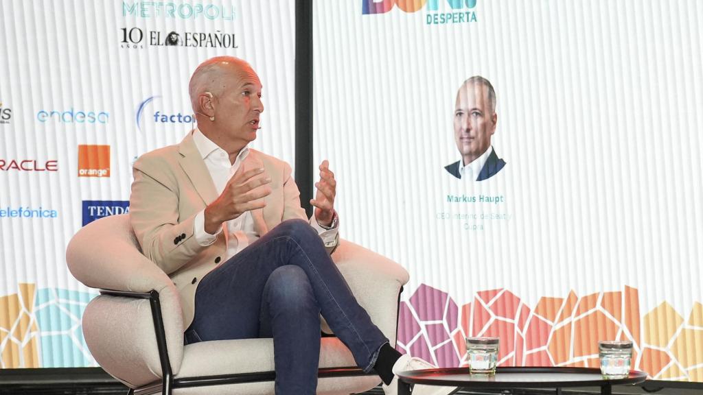 Markus Haupt interviene durante la ponencia sobre movilidad eléctrica en 'Barcelona Desperta'