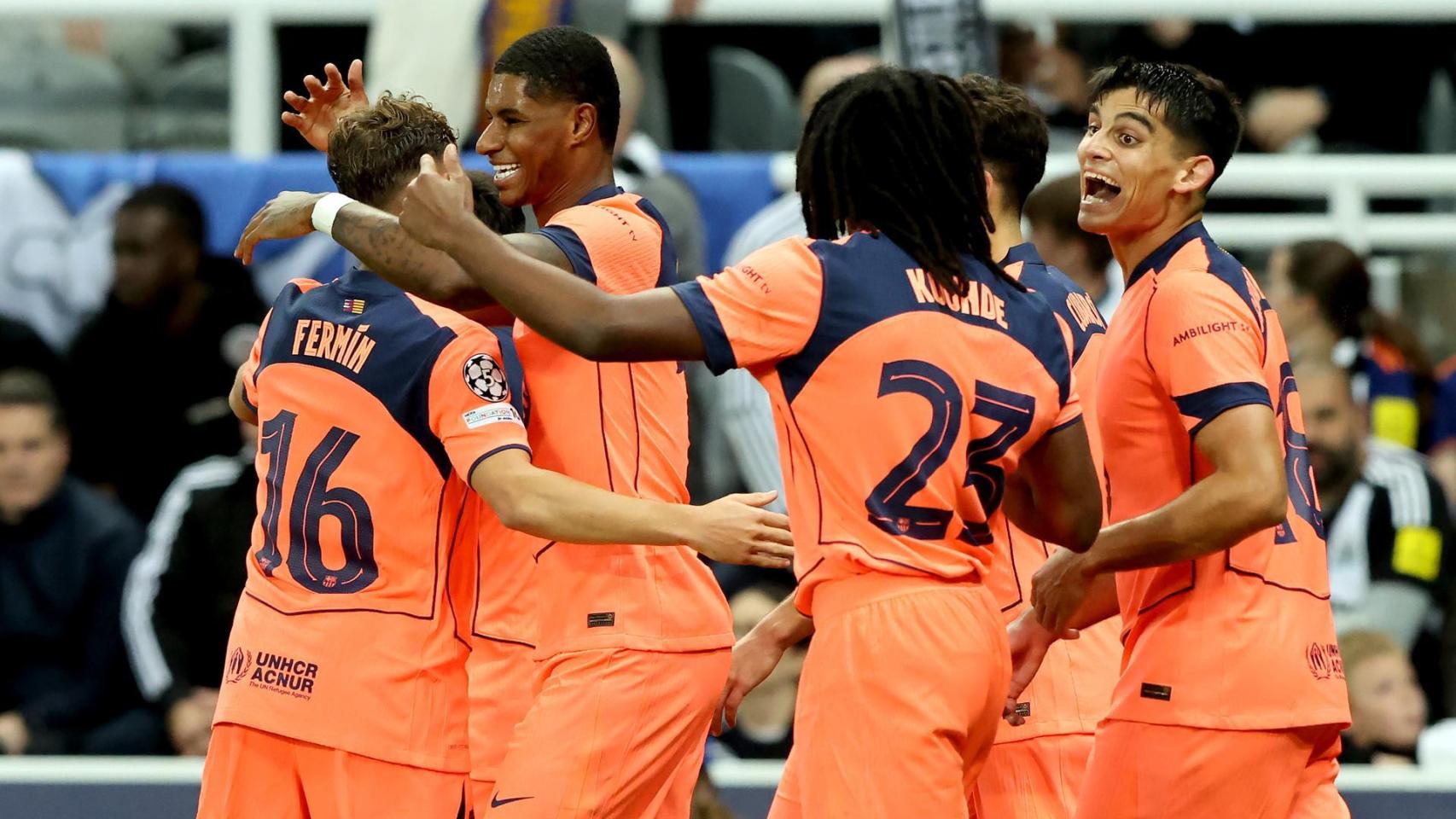 Los jugadores del Barça celebran un gol de Rashford en Newcastle