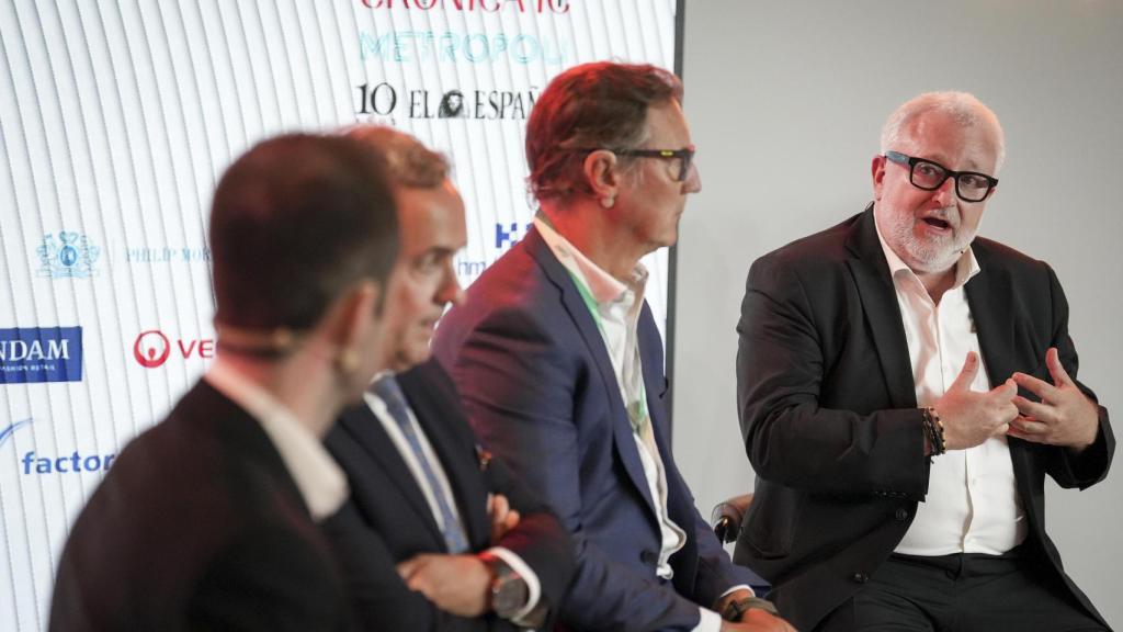 Màxim López, gerente de Comercio, Restauración, Alimentación y Mercados de Barcelona, interviene durante el debate