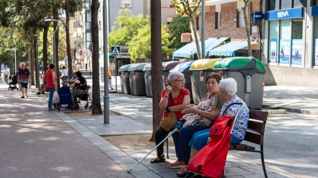 Vecinos del barrio de Pubilla Casas en L'Hospitalet