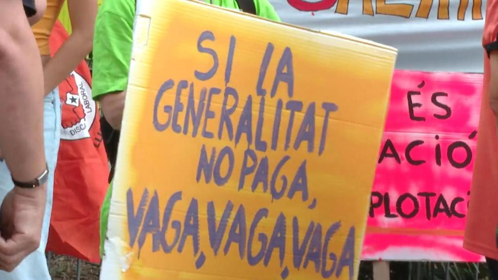 Cientos de trabajadores sociales se concentran en Barcelona para terminar con la precariedad