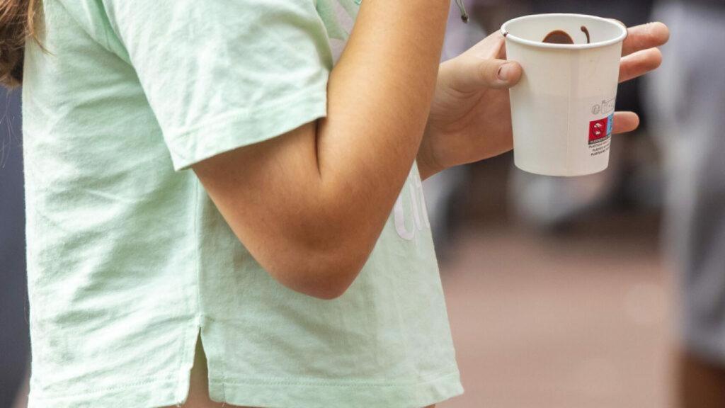 Gràcia celebra la reforma de los Jardinets con rumba catalana y chocolate para todos