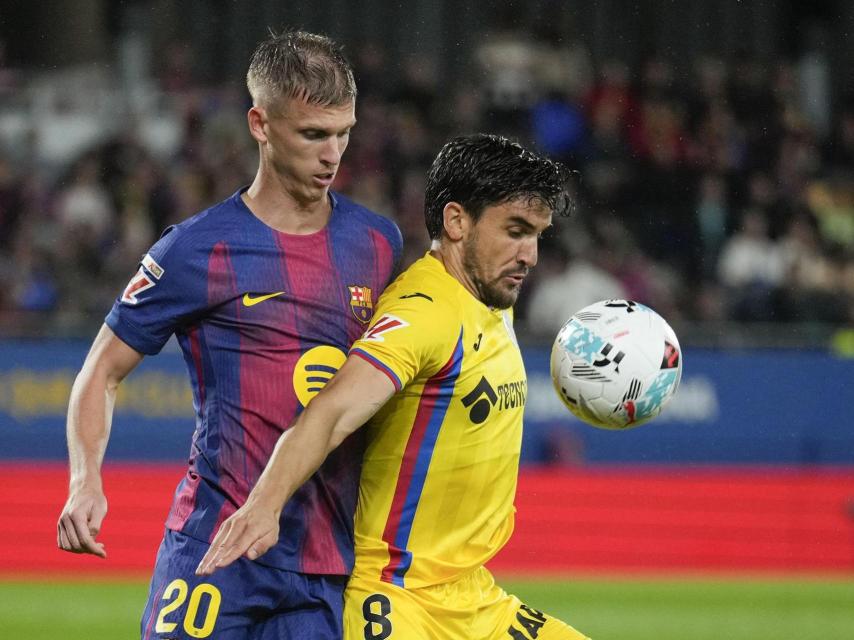 Dani Olmo lucha con Mauro Arambarri, del Getafe