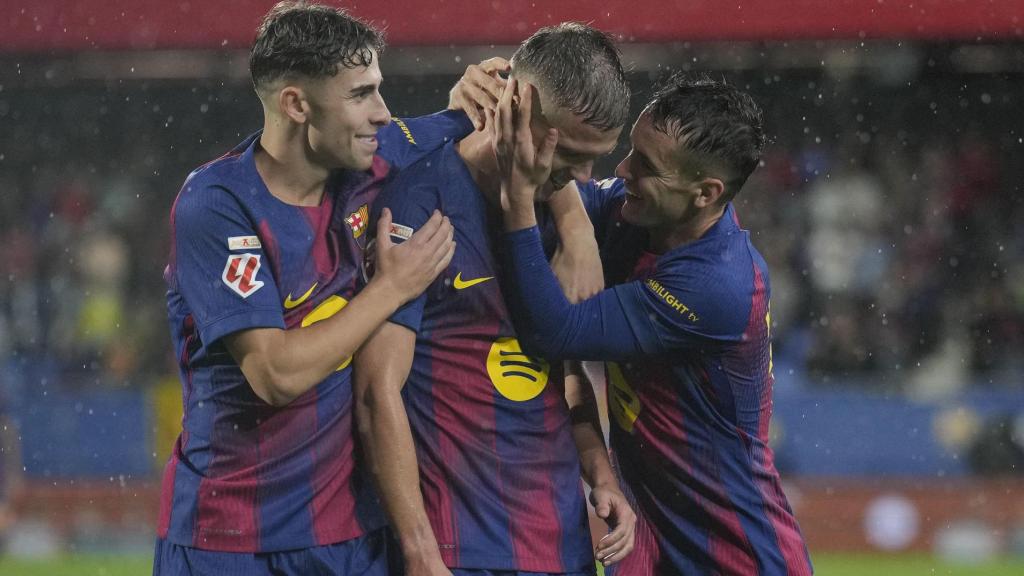 Los futbolistas del Barça celebran el gol de Dani Olmo al Getafe