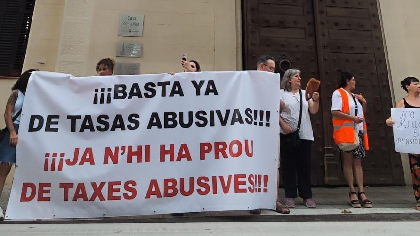 Manifestación en El Prat contra la nueva tasa de residuos