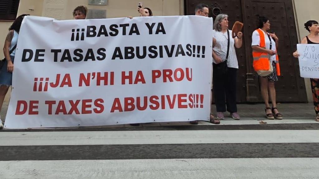 Manifestación en El Prat contra la nueva tasa de residuos