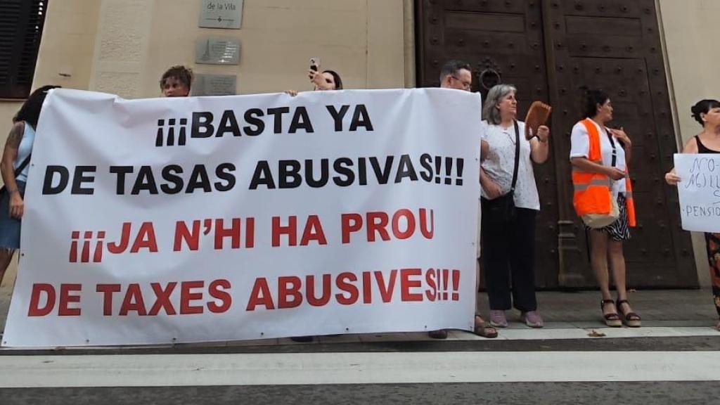 Manifestación en El Prat contra la nueva tasa de residuos