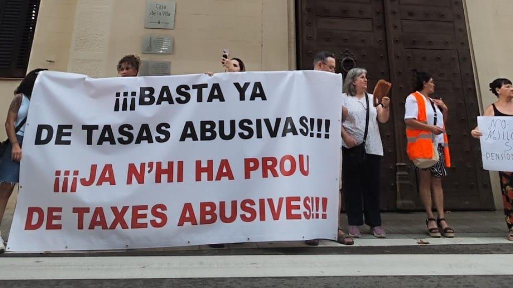 Manifestación en El Prat contra la nueva tasa de residuos