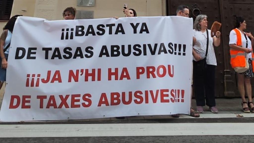 Manifestación en El Prat contra la nueva tasa de residuos