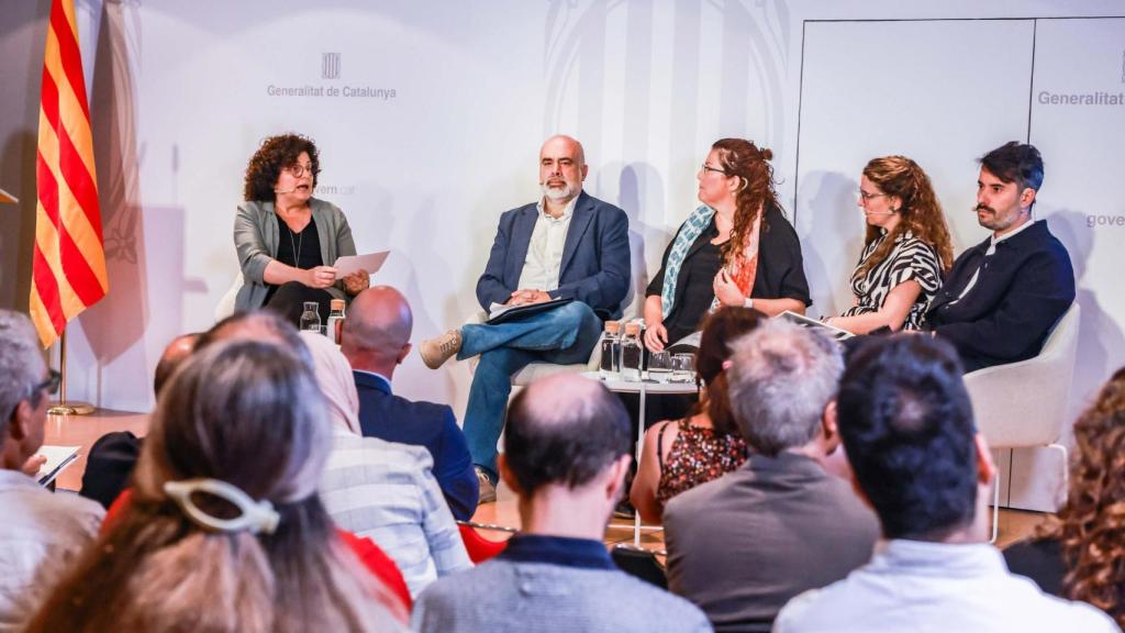 Presentación del primer informe del grupo de expertos de la 'conselleria' de Derechos Sociales CETIS