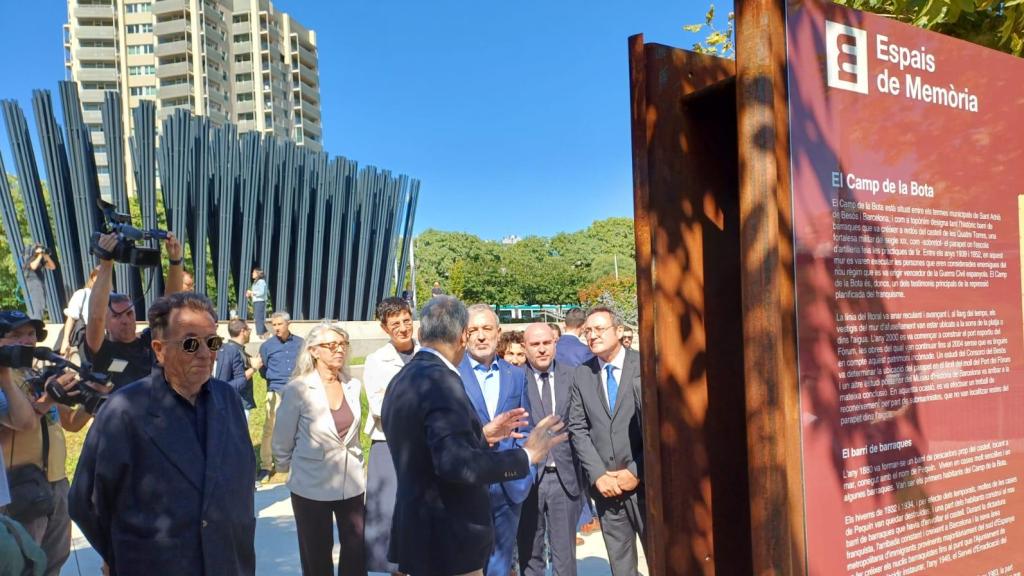 Inauguración del memorial por los fusilados del franquismo en el Campo de la Bota, Sant Adrià de Besòs (Barcelona)