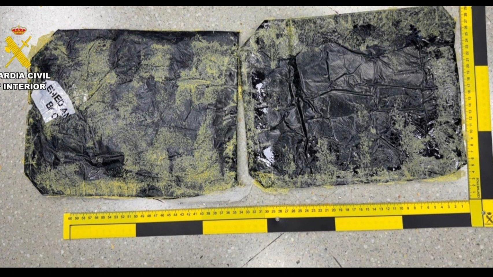 El paquete con 600 gramos de cocaína procedente de Barcelona