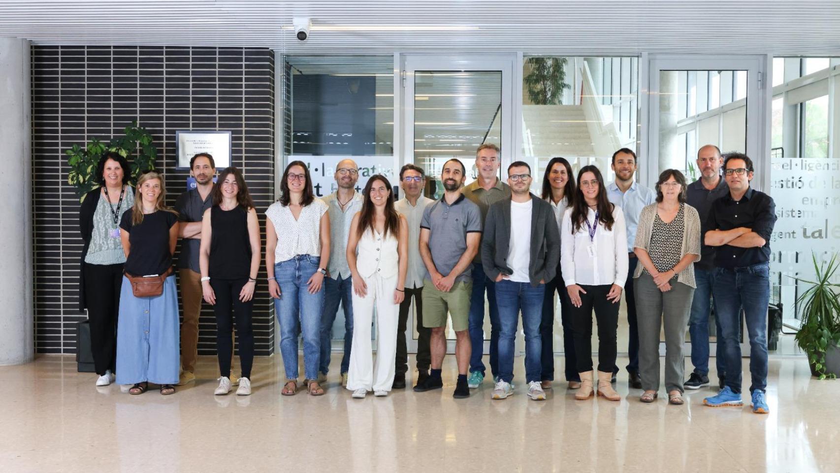 Participación de los representantes de las entidades colaboradoras en la reunión de lanzamiento del proyecto 'DECIDEIX' en la sede de Eurecat de Manresa