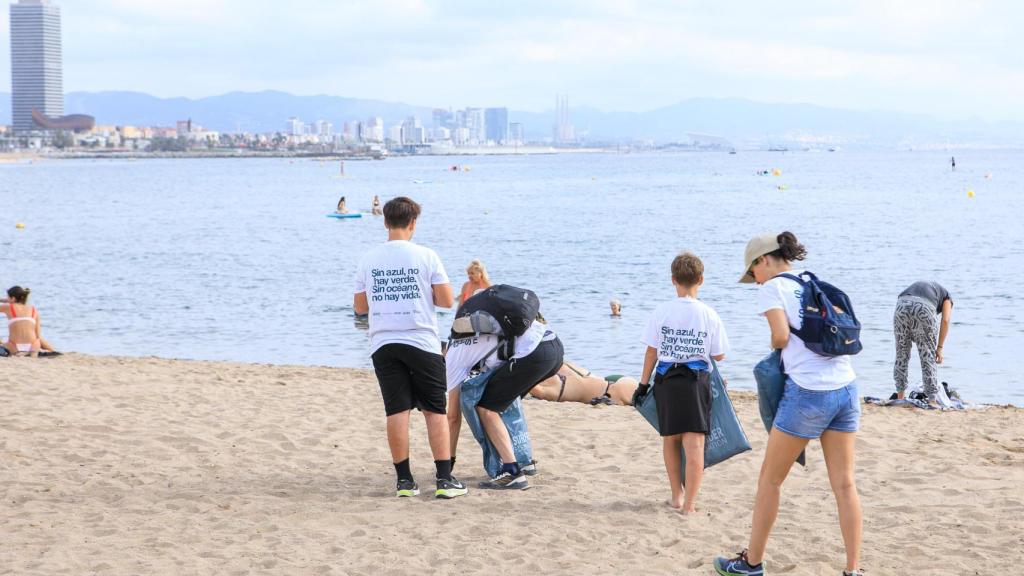 Limpieza en la Barceloneta