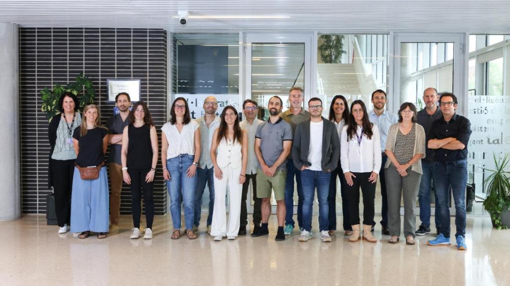 Participación de los representantes de las entidades colaboradoras en la reunión de lanzamiento del proyecto 'DECIDEIX' en la sede de Eurecat de Manresa