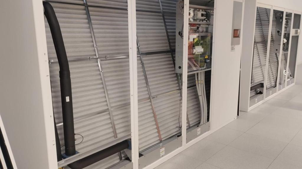 Instalación de aire acondicionado en la sala de servidores del centro de datos de Sant Adrià de Besòs que abrirá en 2026