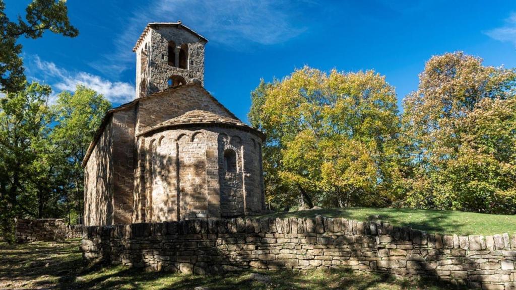 El antiguo palacio catalán, con nueve siglos de historia, convertido en iglesia románica