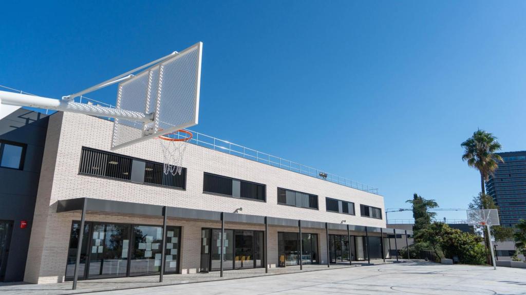 La nueva pista de baloncesto del Highlands School