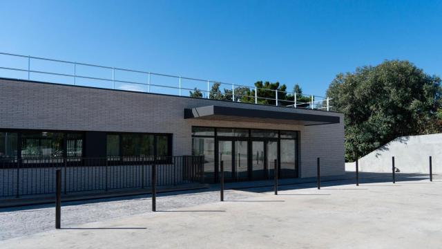 La entrada del nueve ala del Highlands School, en Esplugues de Llobregat