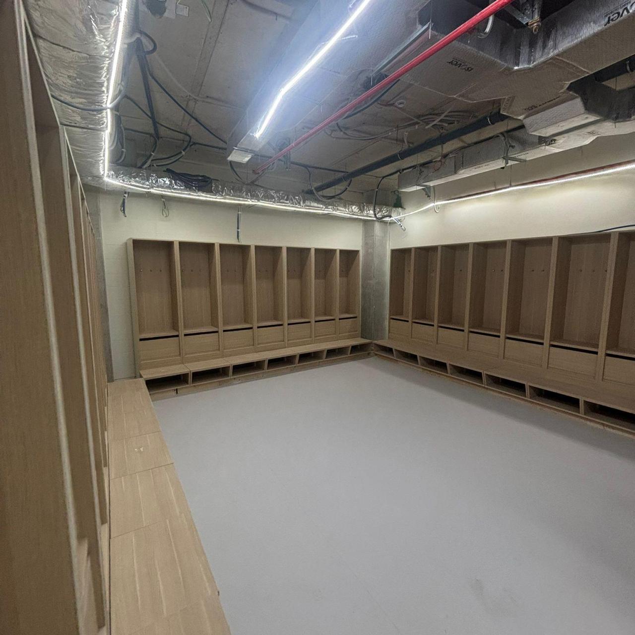 Los vestuarios visitantes del Spotify Camp Nou en septiembre 2025