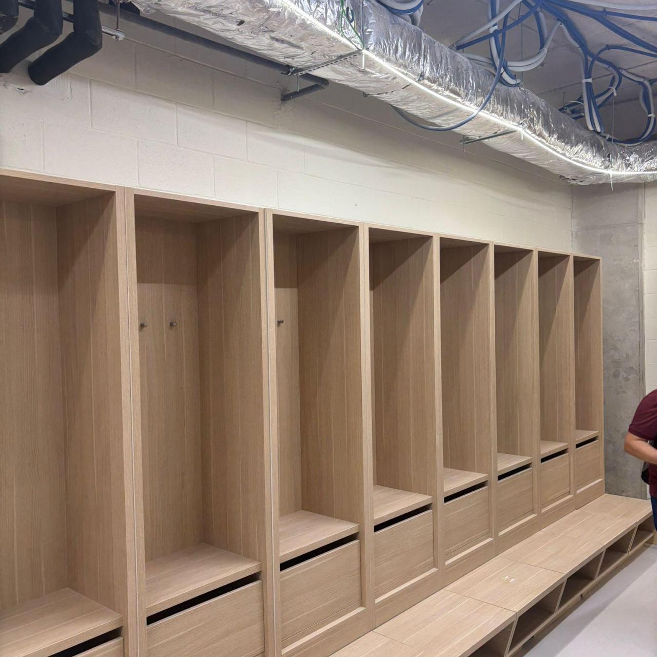 Los vestuarios visitantes del Spotify Camp Nou en septiembre 2025