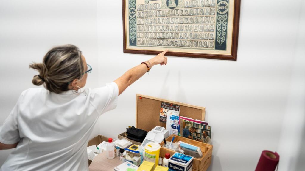 La orla de graduados de la madre de Montse, en el 1975