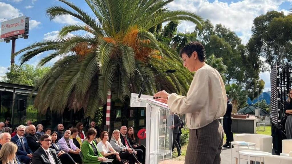 Filo Cañete, alcaldesa de Sant Adrià, honra la memoria de Paco Candel en el acto central del 'Any Candel'
