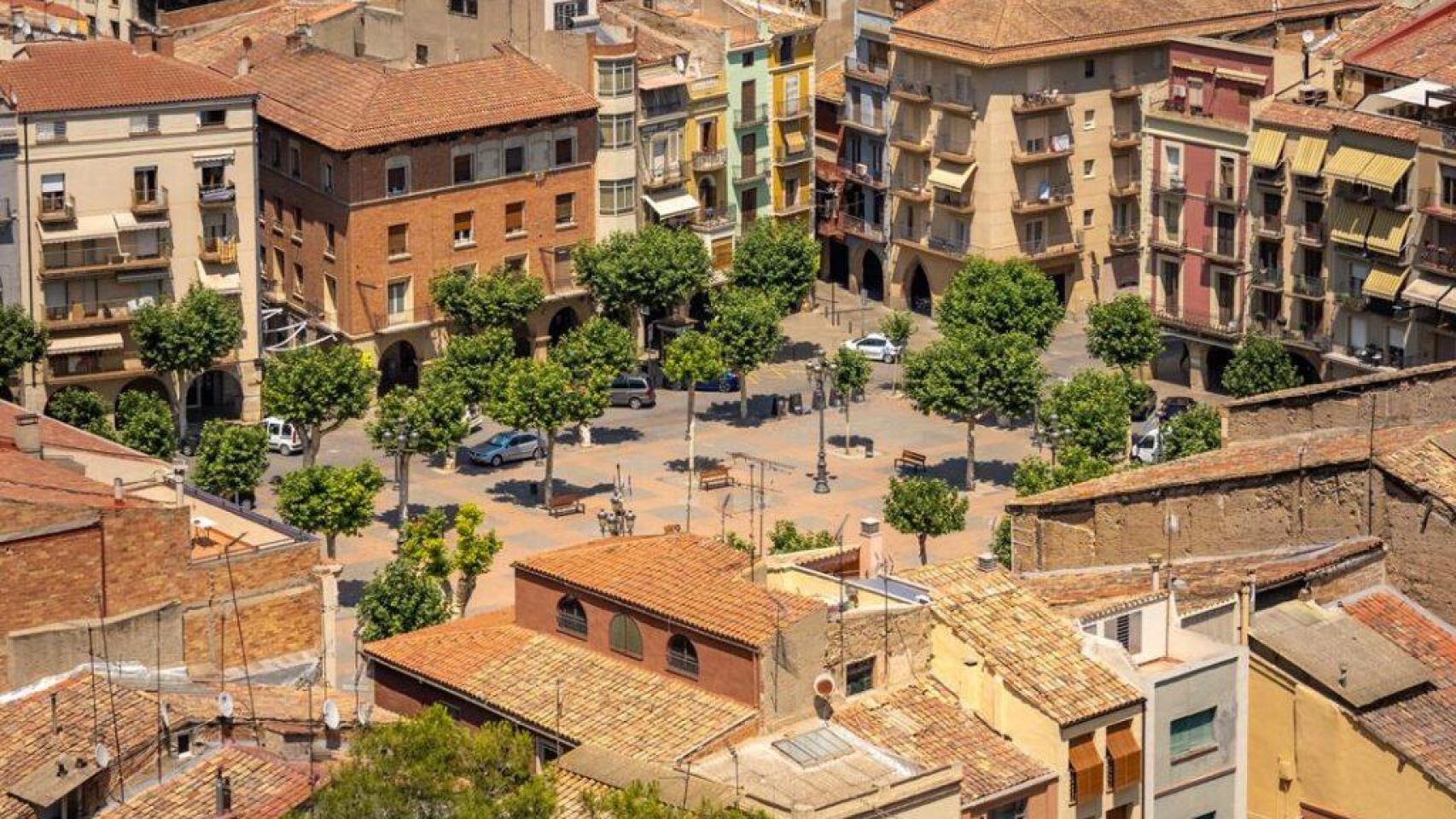 La plaza mayor más grande de Cataluña, la plaça del Mercadal de Balaguer (Lleida)