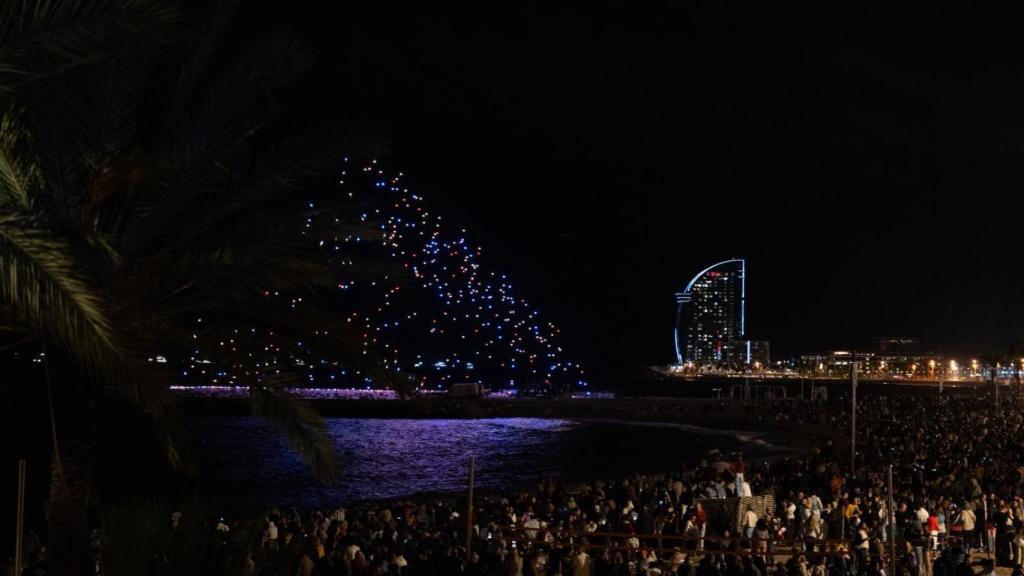 Els drones durant l'espectacle de La Mercè 2025
