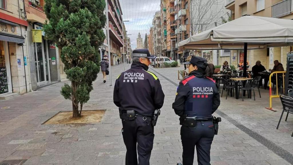 Mossos d'Esquadra y Policía Local patrullando en Sant Cugat