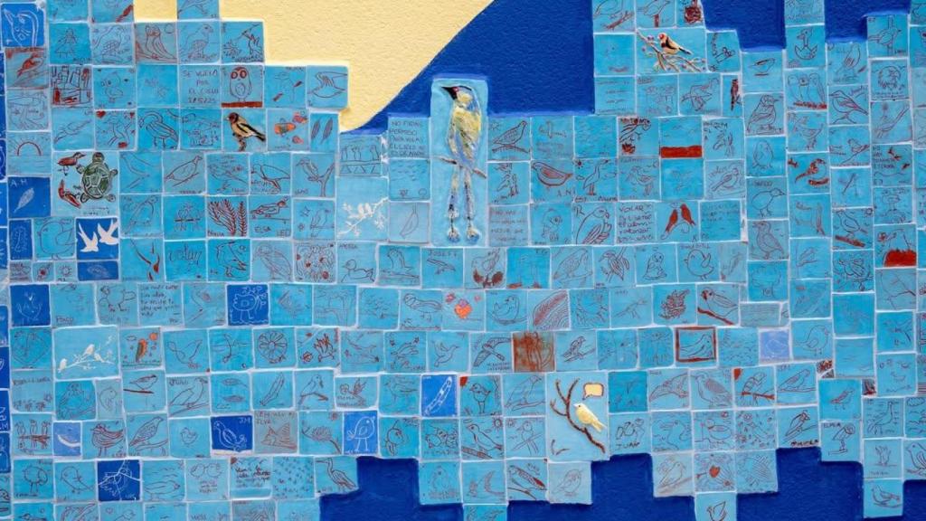 El barrio de La Mina estrena Aus del nostre entorn, un mural comunitario con la participación de más de 500 vecinos