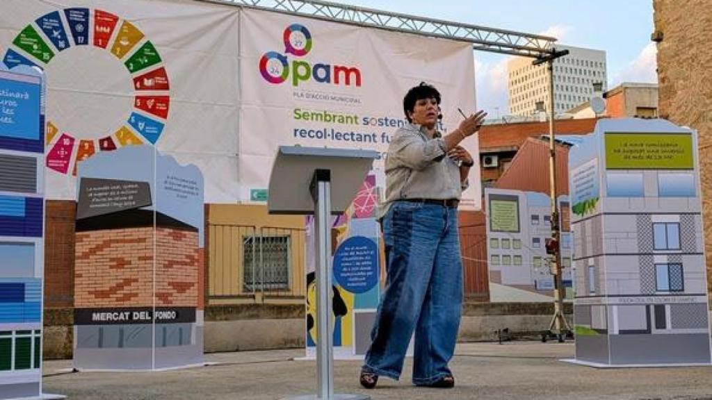 La alcaldesa de Santa Coloma, Mireia González, en la presentación del PAM