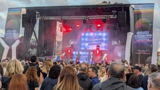 El público en el gran 'tardeo' de los 90 en Badalona