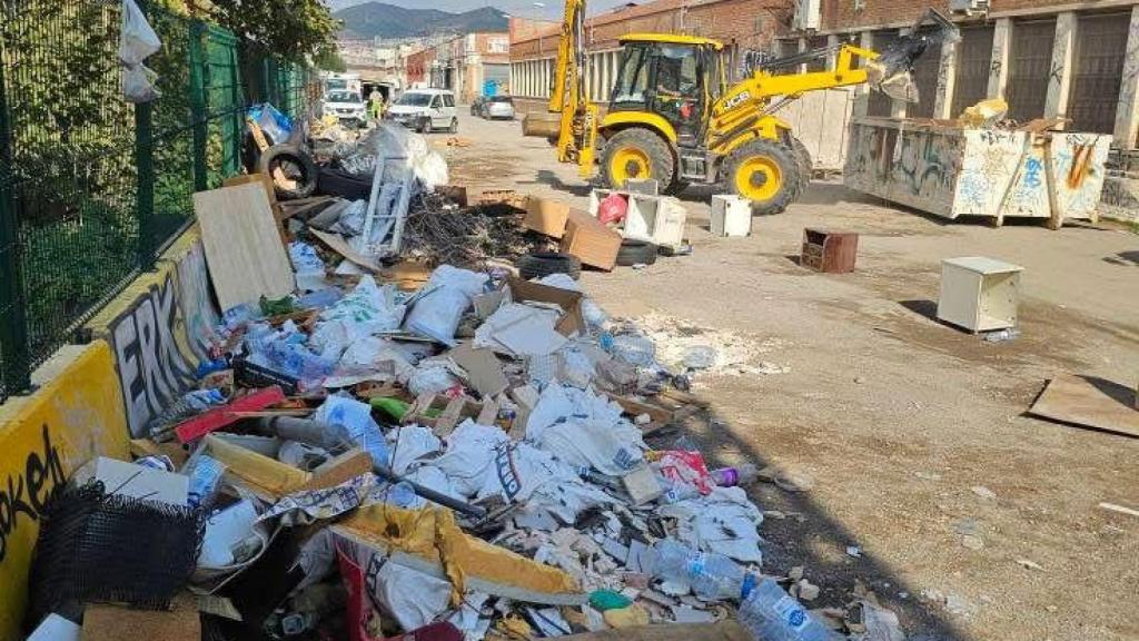 Trabajos de limpieza en Sant Adrià