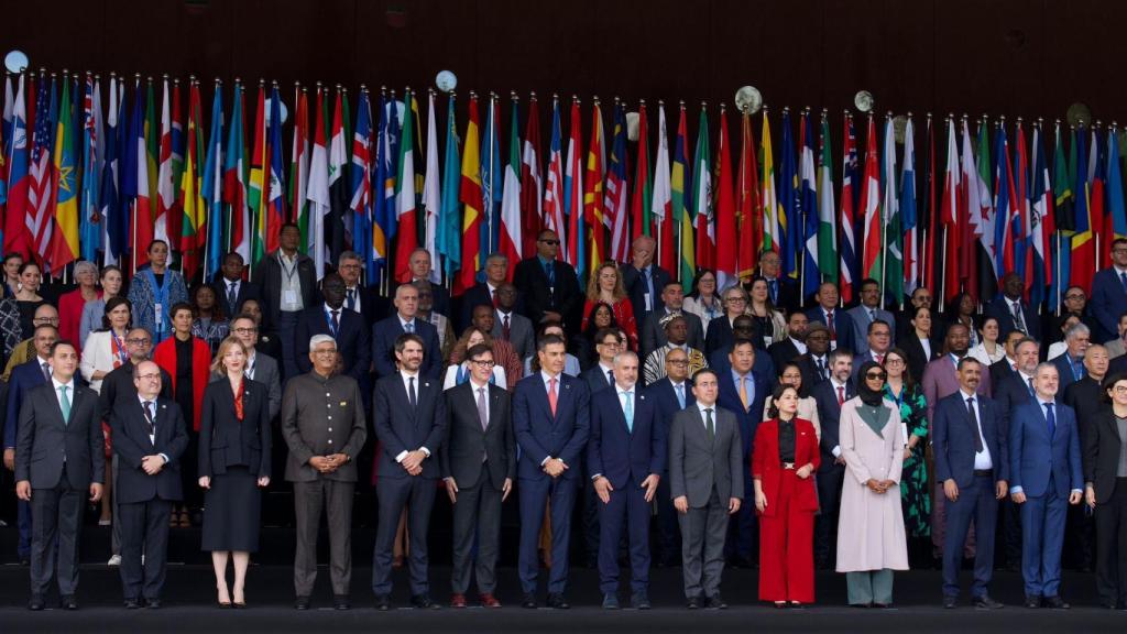 Autoridades de más de 150 países posan en la inauguración del Mondiacult en el Centre de Convencions Internacional de Barcelona (CCIB)