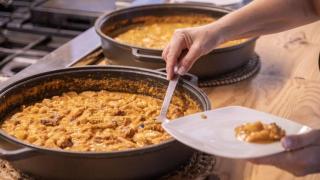 No es Barcelona: esta es la capital catalana y referente gastronómico de este famoso plato catalán