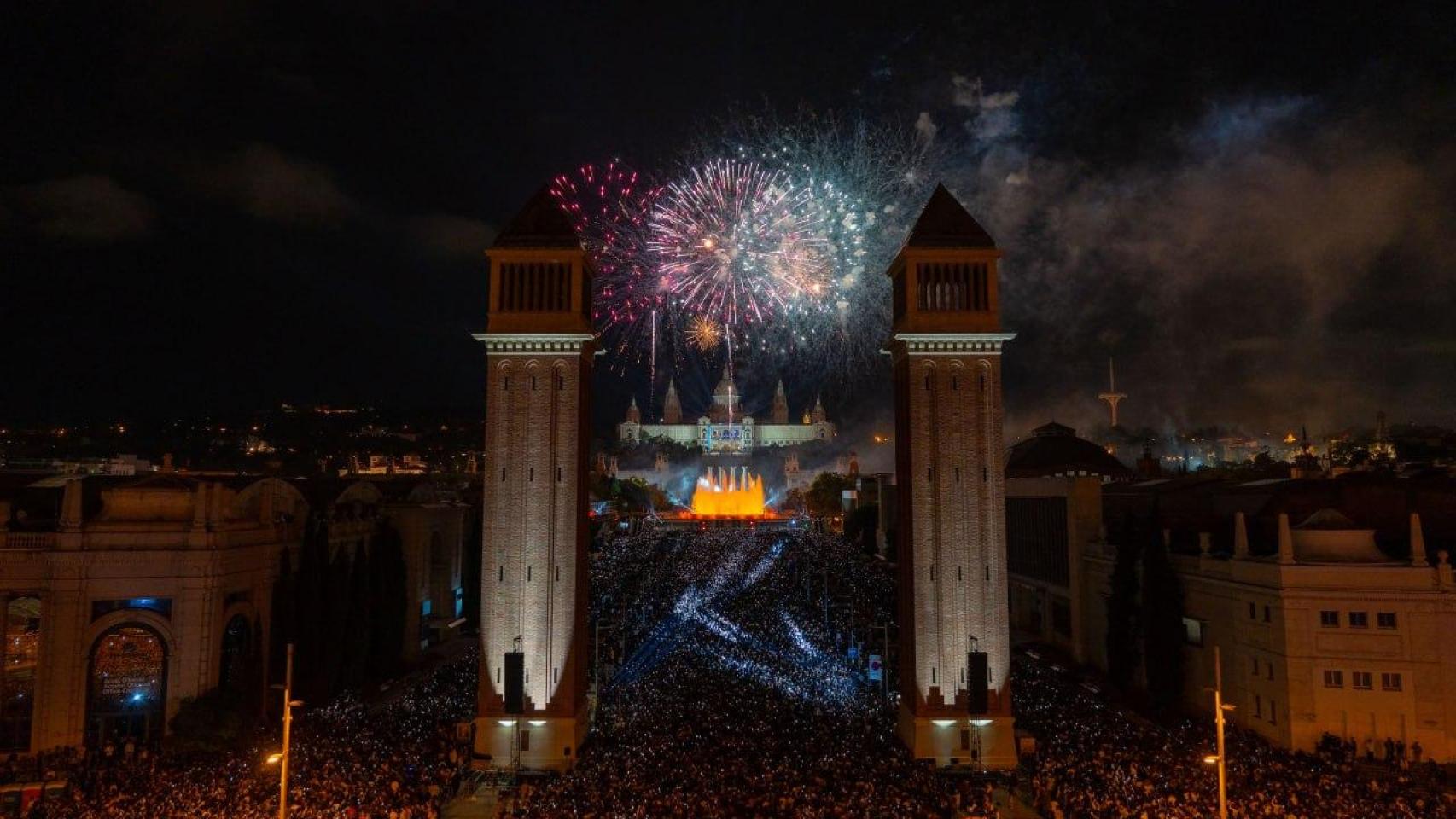 Piromusical de La Mercè 2025 en la avenida de la Reina Maria Cristina de Barcelona