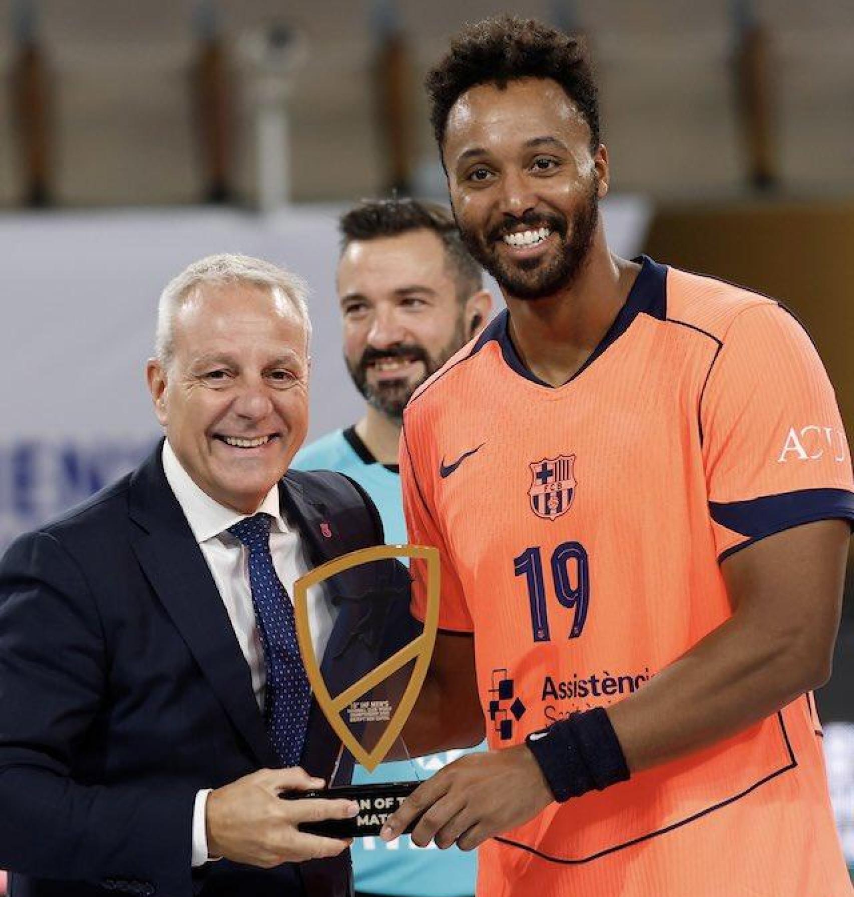 N'Guessan, MVP del partido entre el Barça de balonmano y el Al Ahly