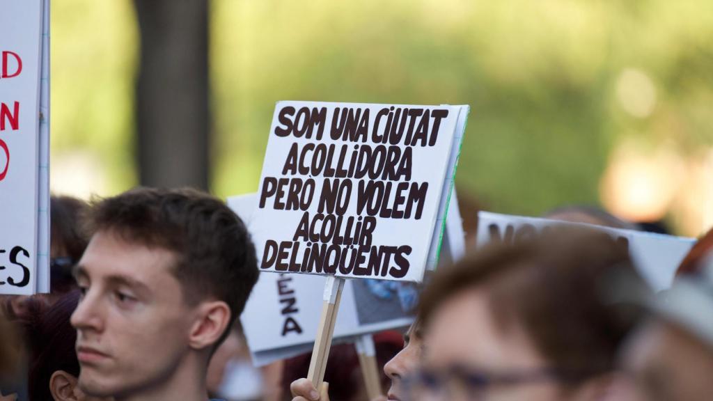 Pancarta en la manifestación del 1 de octubre de 2025 en Hospitalet