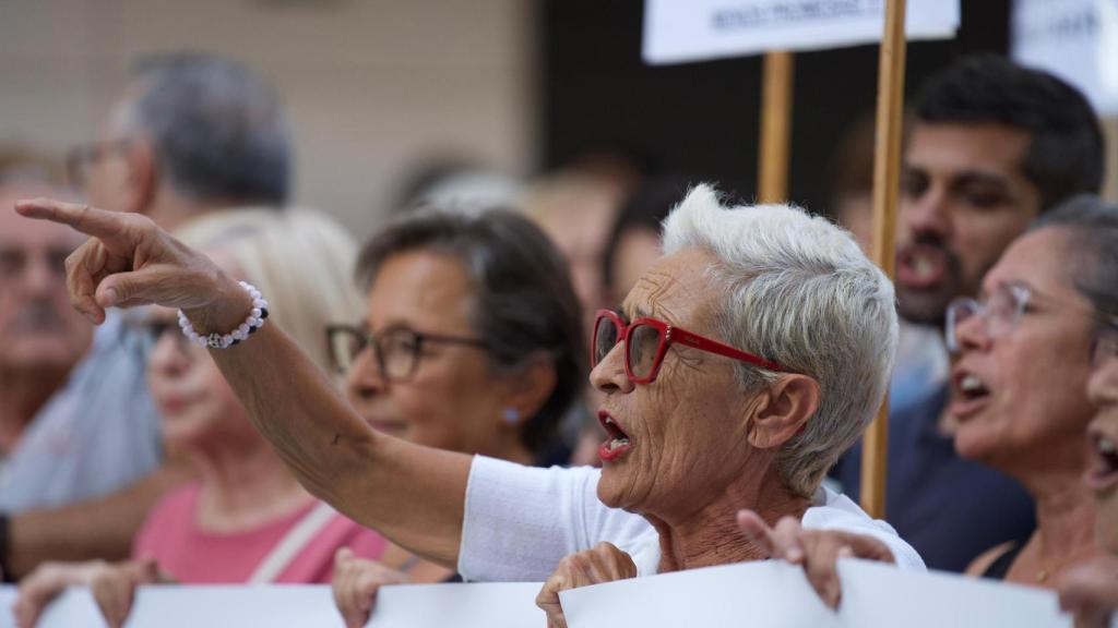 Vecina durante la manifestación de Hospitalet el 1 de octubre de 2025