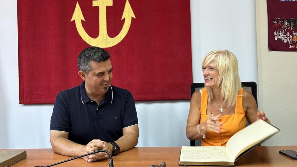 La delegada del Govern a Barcelona, Pilar Díaz, juntament amb l'alcalde de Sant Climent, Isidre Serra