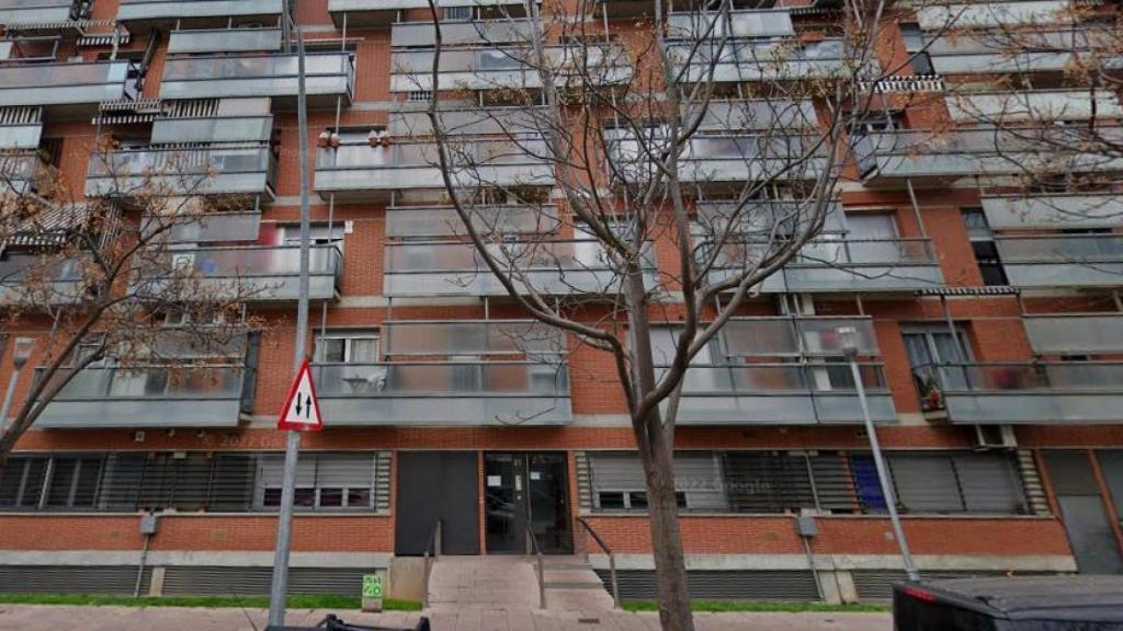 Exterior d'habitatges al carrer de la Sèquia Madriguera on han matat a l'Eric