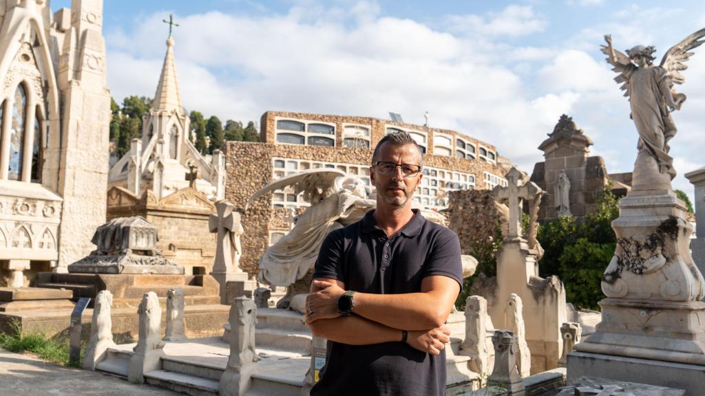 Diego Carrera, brigada municipal del cementerio de Montjuïc