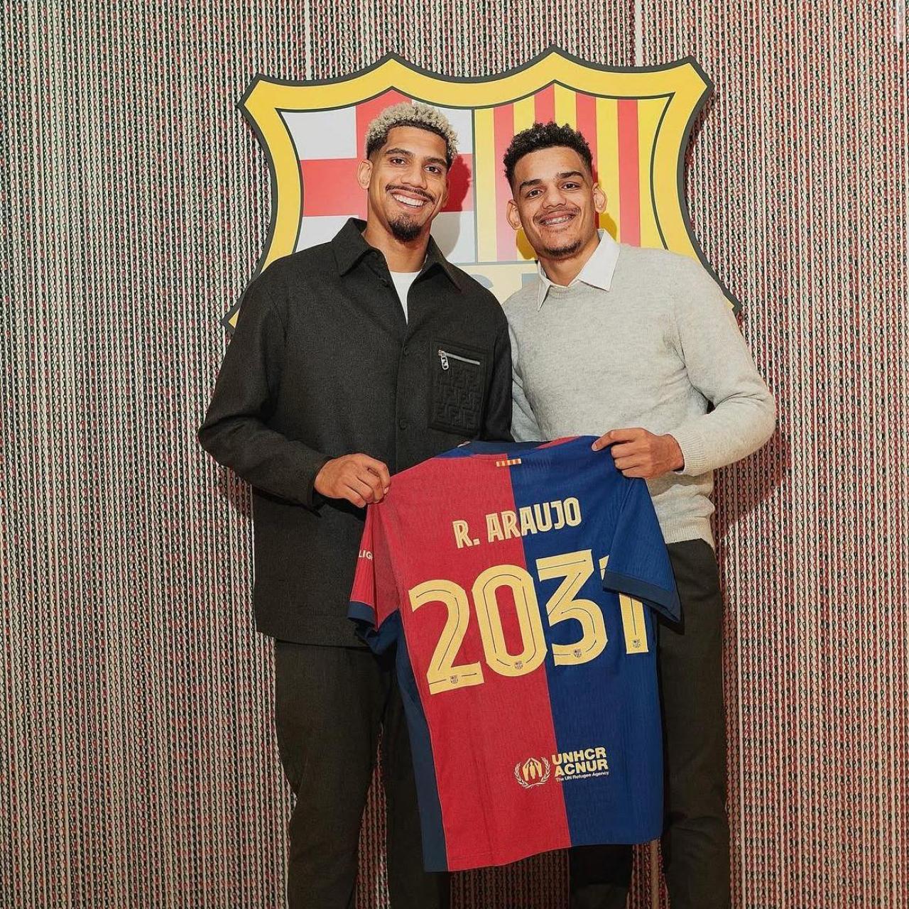 Ronald y Maikel Araújo celebran la renovación del central uruguayo hasta 2031