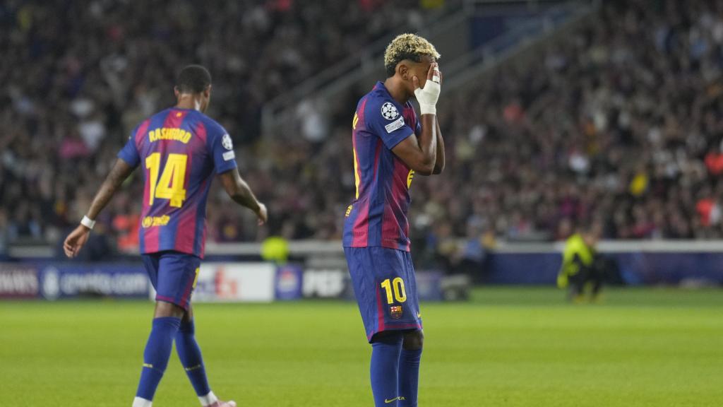 Lamine Yamal se lamenta durante la derrota del Barça contra el PSG en la Champions League