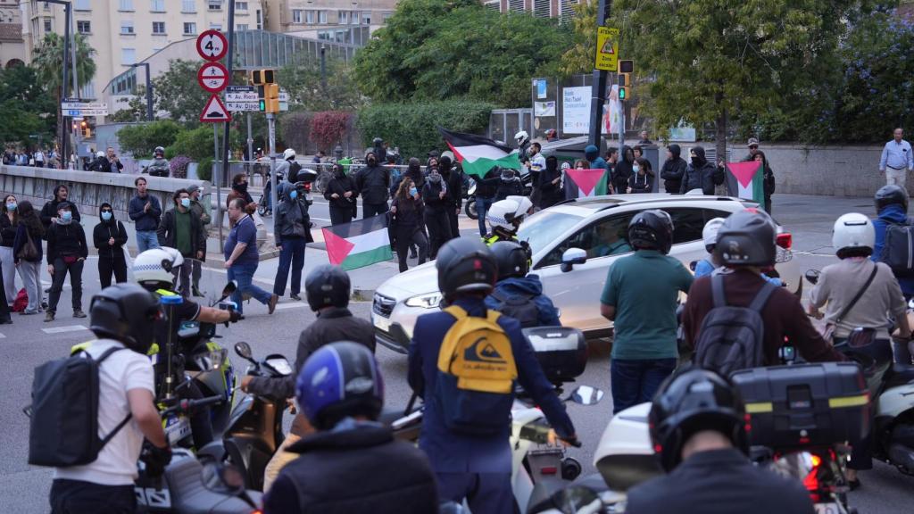 Retenció de trànsit causada per la concentració en contra de la detenció de la Global Sumud Flotilla