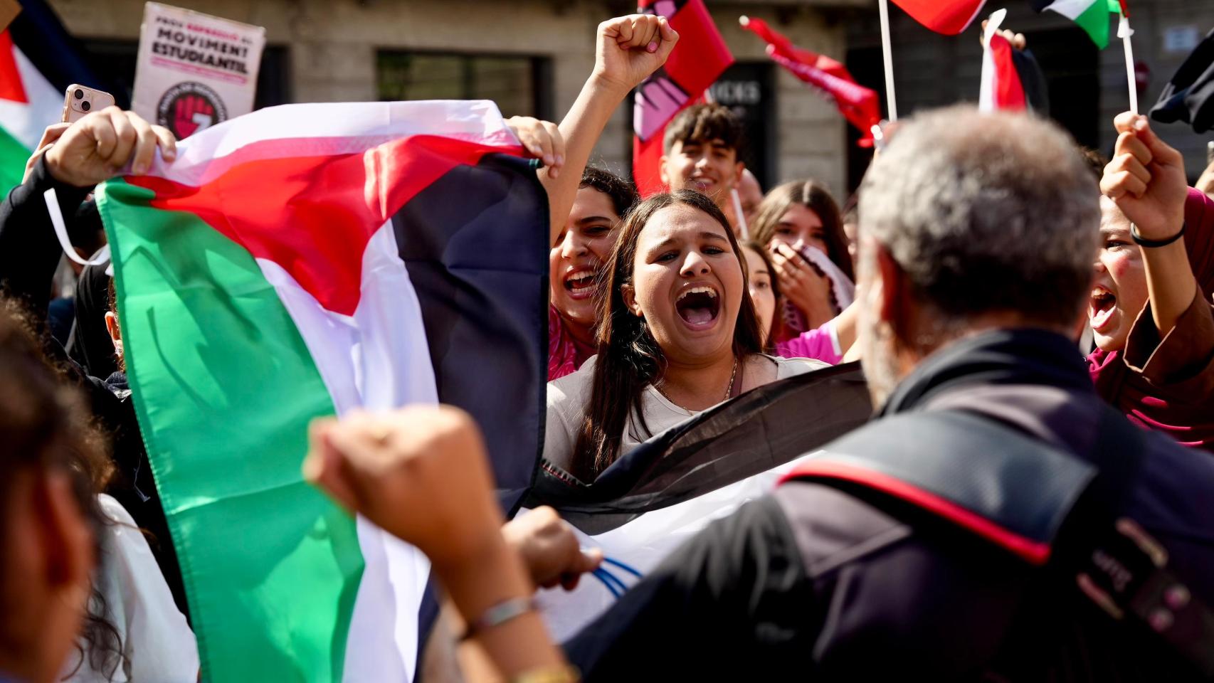 Estudiantes durante la manifestación por Palestina del 2 de octubre de 2025