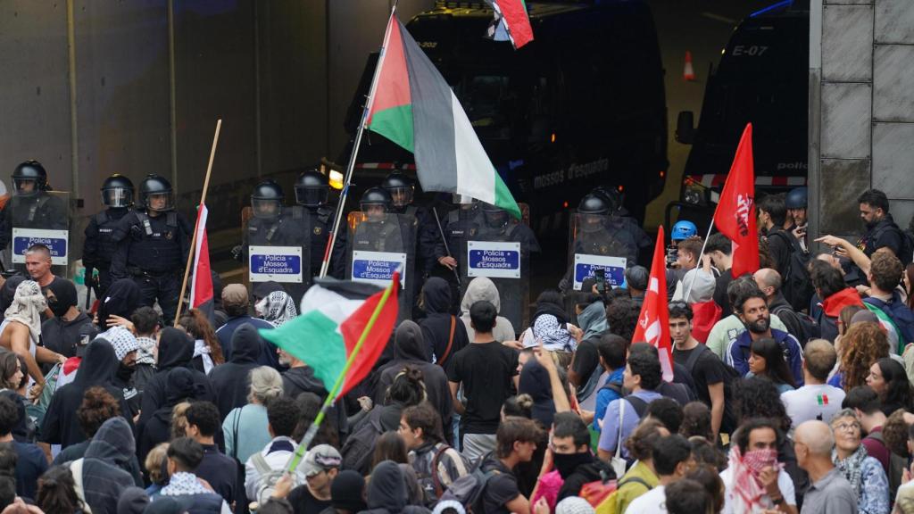 Els manifestants a la Ronda Litoral de Barcelona